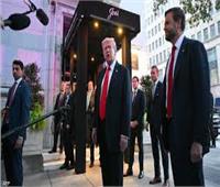 احتجاجات مؤيدة لفلسطين تقطع عشاء ترامب مع وزرائه في مطعم بواشنطن