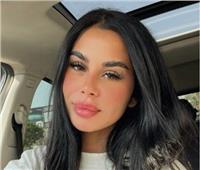 ظهور جذاب لـ «منة عرفة» من داخل سيارتها | صور