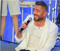 شاعر غنائي يثير القلق حول الحالة الصحية لـ«تامر حسني».. ما القصة؟