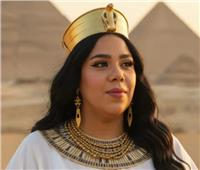 شيماء سيف تتألق بإطلالة فرعونية من أمام الأهرامات | صور
