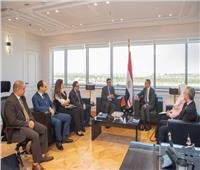 وزير الاستثمار يبحث سبل التعاون مع وفد مغربي رفيع المستوى