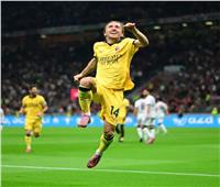 مودريتش يُحوّل غضب جماهير ميلان على زميله إلى تصفيق