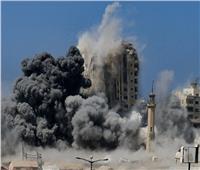 جيش الاحتلال الإسرائيلي يقصف برج الغفري في مدينة غزة 