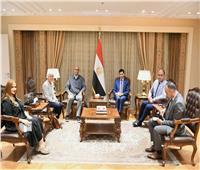 وزير الرياضة يلتقي رئيس الاتحاد الدولي للاسكواش