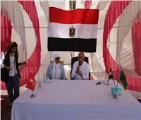  بقيمة 500 ألف جنيه.. محافظ المنيا يسلم شيكات لدعم أصحاب المشروعات الصغيرة
