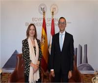 وزير الاستثمار يبحث تعزيز الشراكة الاقتصادية مع وزيرة التجارة الإسبانية 