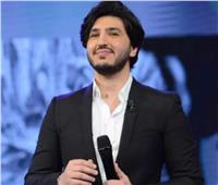 محمد فضل شاكر يكشف سبب ارتدائه نظارات.. «بتخفي دموع»