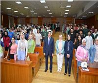رئيس جامعة القاهرة يتابع انتظام الدراسة بكليات الهندسة والتجارة وطب الأسنان