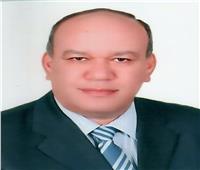 رئيس شركة ميناء القاهرة الجوي يهنئ العاملين بالمطار 