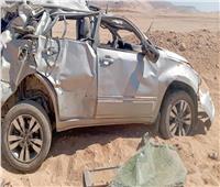 بالأسماء.. مصرع وإصابة 5 أشخاص في انقلاب سيارة بصحراوي قنا