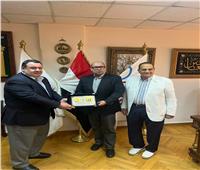 ياسر إدريس يستقبل نائب رئيس اللجنة الأولمبية العراقية لتفعيل شراكة رياضية استراتيجية