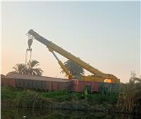بدء رفع آثار حادث قطار البضائع في بني سويف