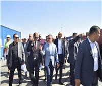 وزير الاستثمار يتفقد ميناء العين السخنة ويتابع العمل بمنظومة الفحص المشترك