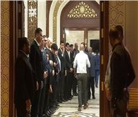 نجل د. أحمد عمر هاشم يستقبل عزاؤه في مسجد الشرطة | فيديو 