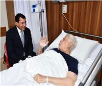 وزير الرياضة يطمئن على الحالة الصحية لـ"حسن شحاته"