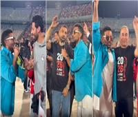 أحمد سعد يحتفل مع نجوم المنتخب بالتأهل لكأس العالم 
