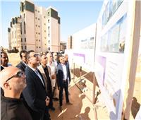 وزير الإسكان يتفقد الطرق والمحاور ووحدات الإسكان الأخضر بـ«سكن لكل المصريين»