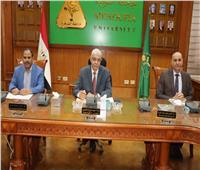 رئيس جامعة المنوفية يرأس اجتماع لجنة ضمان الجودة | صور