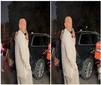 الفنان أبو وزوجته يساندان أمير عيد في عزاء والدته