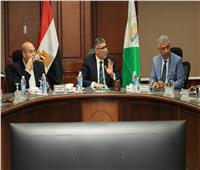 محافظ الجيزة يبحث موقف مشروعات مياه الشرب والصرف الصحي