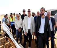 وزير الإسكان يتفقد الطرق والمرافق بمنطقة الأمل بمدينة العبور الجديدة
