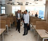 رئيس جامعة قناة السويس يتفقد مبنى الاختبارات الإلكترونية 
