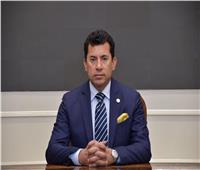 رافعًا شعار تكريم الأبطال.. وتكدير المتجاوزين| د.أشرف صبحي.. وزير بدرجة جراح ماهر