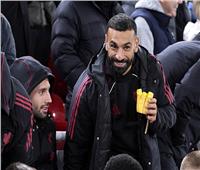 محمد صلاح يتواجد في مدرجات "آنفيلد" لدعم لاعبي ليفربول أمام كريستال