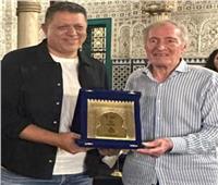 رئيس الاتحاد الدولي لكرة اليد يكرّم بعثة منتخب مصر للناشئين في بطولة العالم بالمغرب