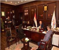 محافظ الأقصر يعقد اجتماعًا لبحث مشكلات مشروعات المرافق بمدينة البياضية
