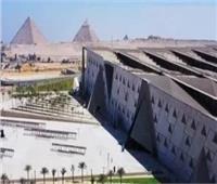 سماء الهرم تتزين بملوك الفراعنة استعدادا لافتتاح المتحف الكبير| صور وفيديو
