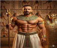 علي معلول يحتفي بافتتاح المتحف المصري الكبير بالزي الفرعوني