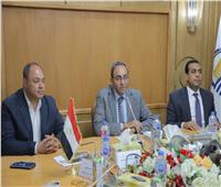 محافظ قنا ورئيس هيئة تنمية الصعيد يتفقدان مشروع مزرعة شتلات القصب  بالمراشدة 