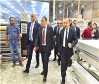 محافظ أسيوط ورئيس جهاز تنمية المشروعات يتفقدان المصانع الممولة ببني غالب