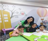 رئيسة المجلس القومي للطفولة توزع الهدايا علي الأطفال الفلسطينيين بالعريش
