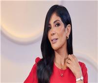 منى زكي: «بحاول أتقبل السن وبحط مية رز على وشي للعناية بالبشرة»