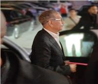 سيد رجب يقدم العزاء في والد محمد رمضان بمسجد الشرطة