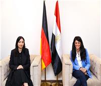 «المشاط» تتلقى تقريرًا حول تطور العلاقات المصرية الألمانية 