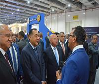خلال افتتاحه للمعرض والمؤتمر الدولي للنقل والصناعة .. رئيس الوزراء  يتفقد جناح بافاريا ويطلع على أحدث أنظمة الإطفاء
