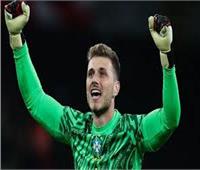 إنتر وميلان يراقبان حارس النصر السعودي