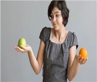 التفاح أم البرتقال.. من الرابح في سباق الفوائد الغذائية؟