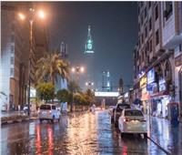 أمطار غزيرة على مكة وسط تحذيرات ورفع درجة الجاهزية بالمملكة للقصوى