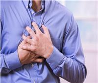 نائب عميد معهد القلب يحذر من آلام الصدر وضيق النفس والتعرق 