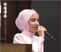 فيديو | أسرت قلوب الحاضرين.. «كنزي» تحلم بأن تكون صحفية على طريقة برايل