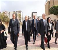 رئيس حزب الجبهة الوطنية يدلى بصوته في انتخابات النواب 2025
