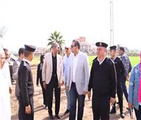 محافظ دمياط يقود حملة لإزالة حالة تعد على أرض إصلاح زراعى بفارسكور