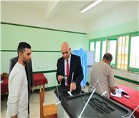 رئيس جامعة كفر الشيخ يدلي بصوته في انتخابات مجلس النواب 2025 