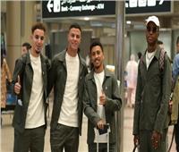 لاعبو الزمالك يتجمعون في مطار القاهرة استعدادًا للسفر إلى جنوب أفريقيا 