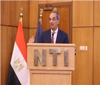 وزير الاتصالات يكرم الفرق المشاركة بالمنتدى الأفرواسيوى للابتكار والتكنولوجيا