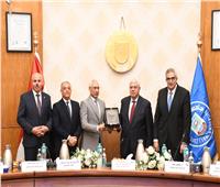 الأعلى للجامعات ووزير التعليم العالي يكرمان جامعة المنيا لحصولها على المركز الثاني كأفضل جامعة صديقة للبيئة